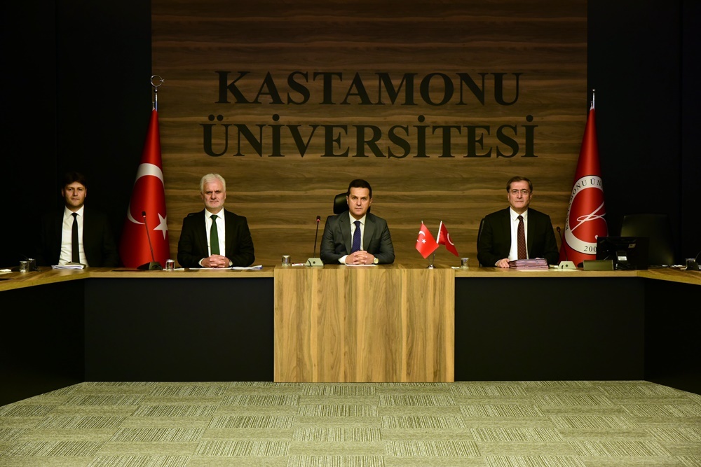 Kastamonu Üniversitesi Senato Toplantısında 2024 Veri Analizi İzleme ve Değerlendirme Süreçleri ile Performans Değerlendirmeleri Görüşüldü